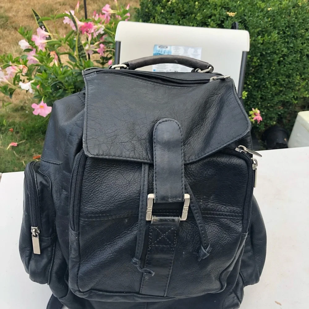 Men's genuine Black Leather To Load Backpack Classic Travel Bag